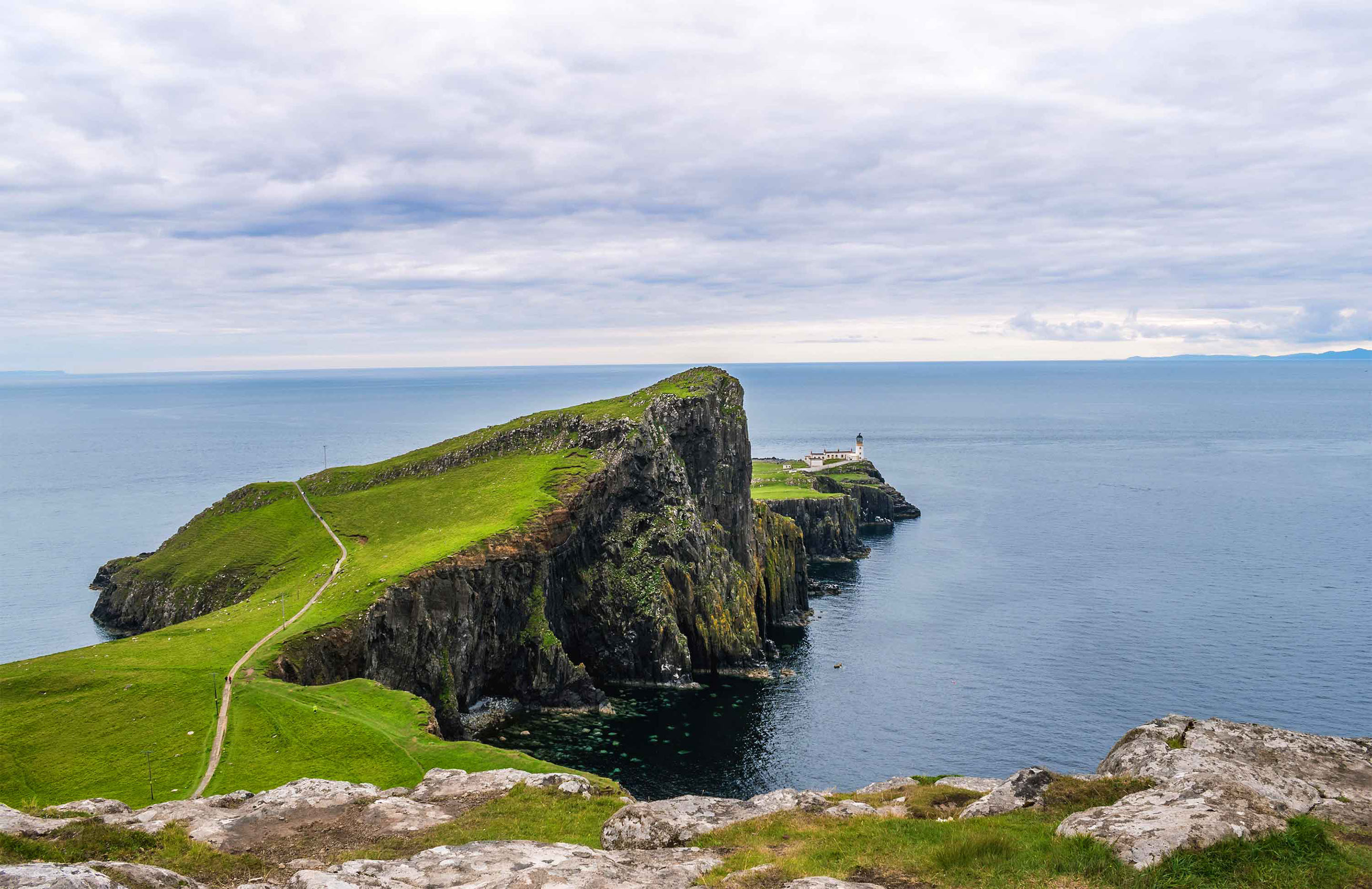 Explore the Isle of Skye on a tour with Dunvegan Taxis and visit Neist Point Lighthouse