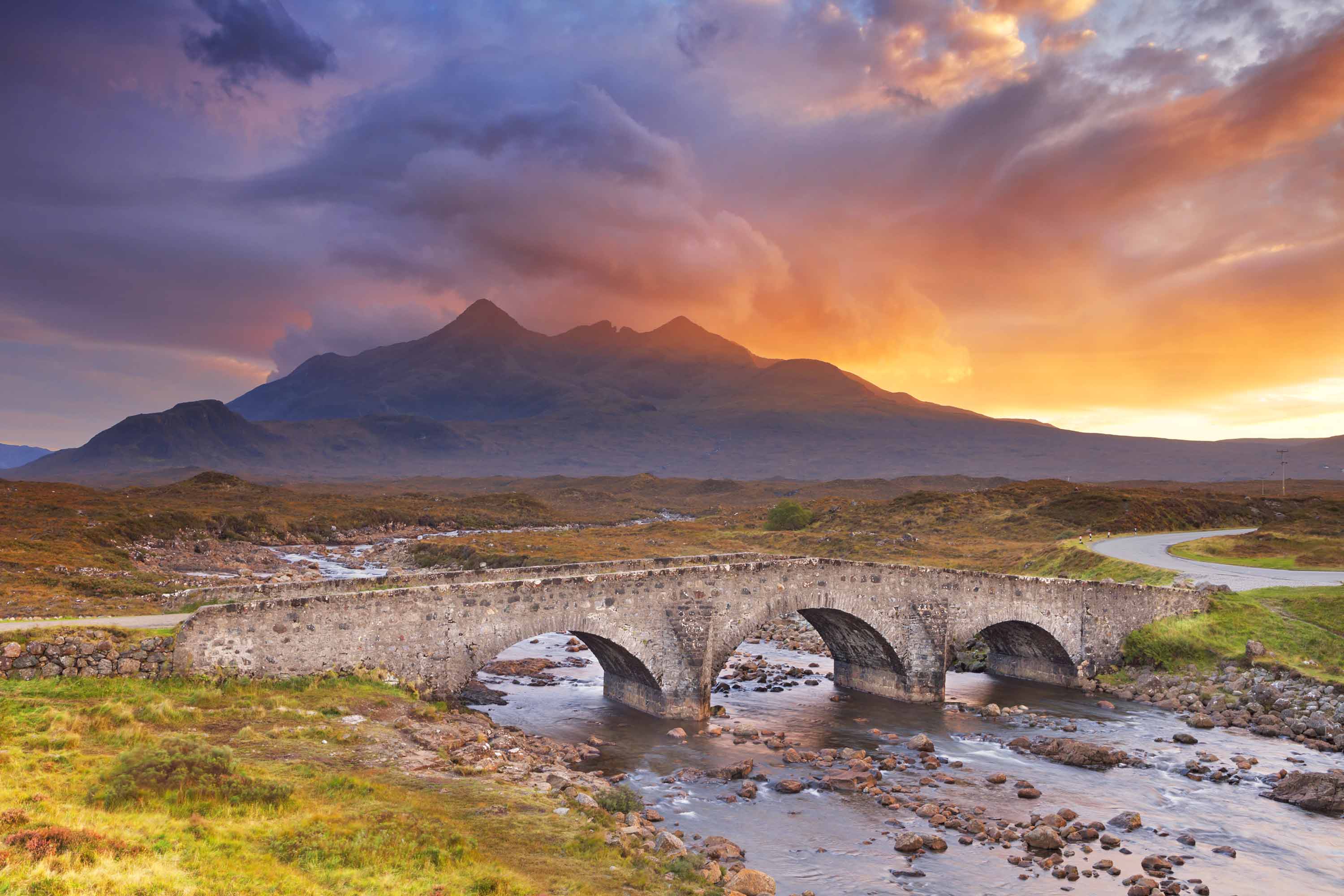 Enjoy island tours of the Isle of Skye and visit the Cuillin Mountains on a tour with Dunvegan Taxis